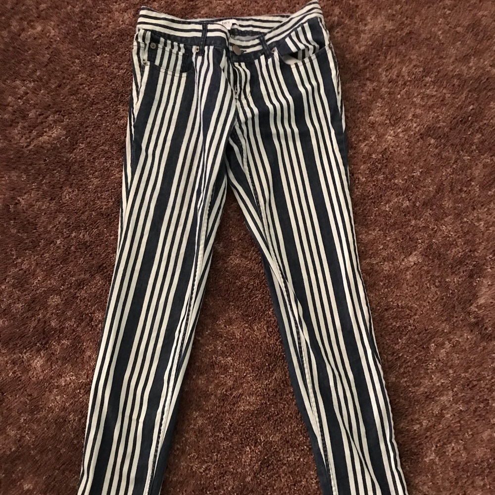Tight ankle, pin stripe pants